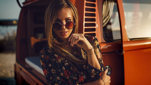 Woman floral shirt sunglasses truck #2 free wallpaper for desktop - medium preview image