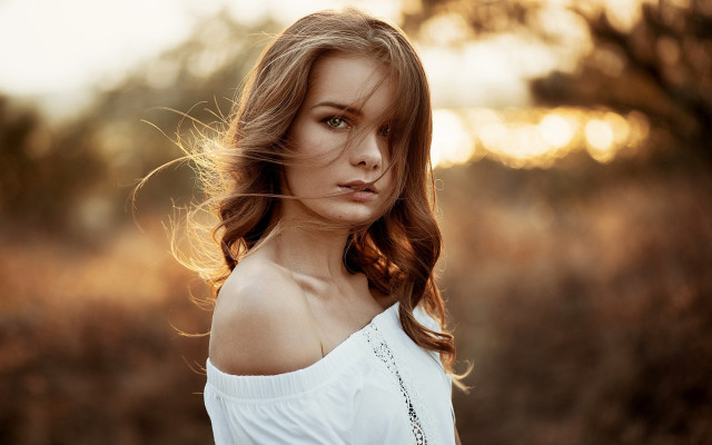 Woman portrait field blurry bokeh free wallpaper for desktop - medium preview image