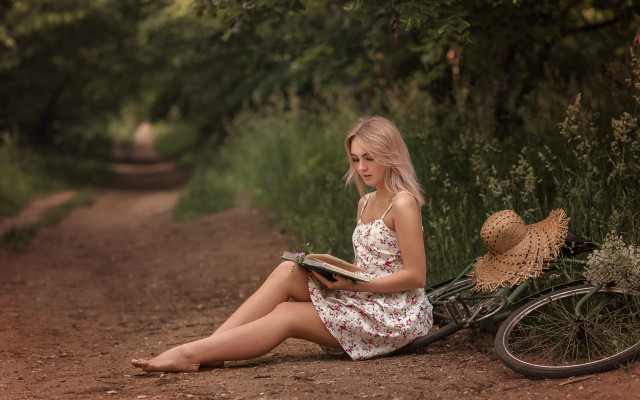 Woman reading bicycle flower basket free wallpaper for desktop - medium preview image