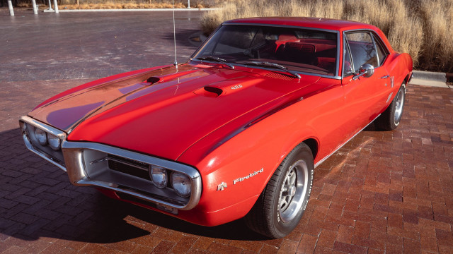 Red car brick road building free wallpaper for desktop - medium preview image