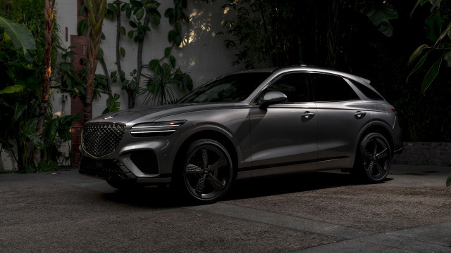 Silver suv night house plant free wallpaper for desktop - medium preview image