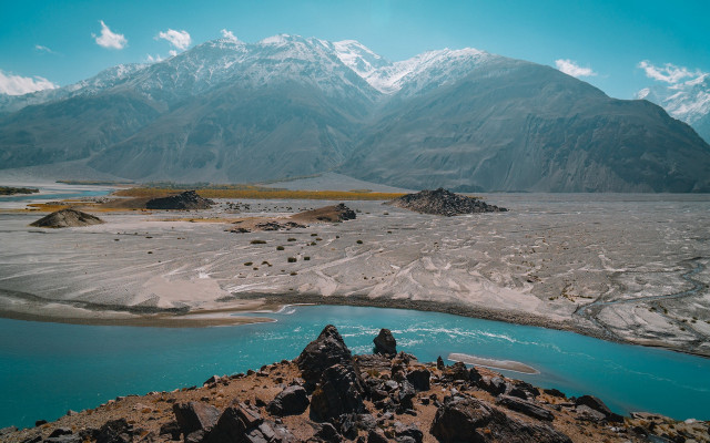 Mountain range lake shore sky free wallpaper for desktop - medium preview image