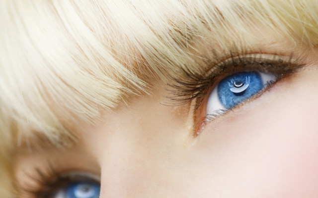 Blue eyes blonde hair photorealistic free wallpaper for desktop - medium preview image