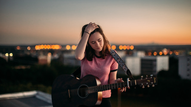Woman guitar rooftop sunset city free wallpaper for desktop - medium preview image