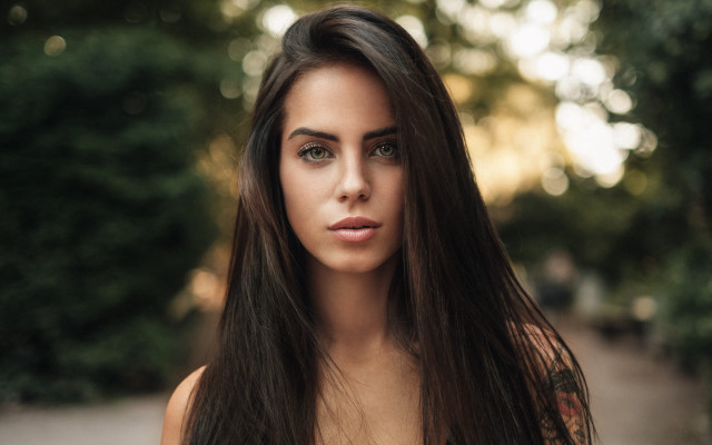 Woman longhair park bokeh portrait free wallpaper for desktop - medium preview image