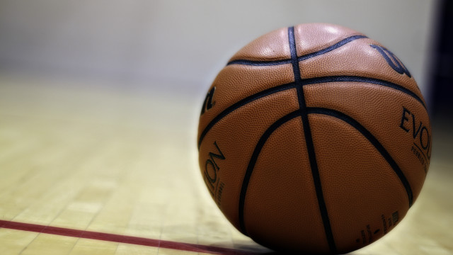 Basketball court red line white #2 free wallpaper for desktop - medium preview image