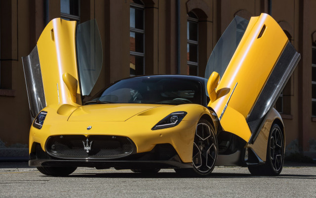 Yellow sports car open door free wallpaper for desktop - medium preview image