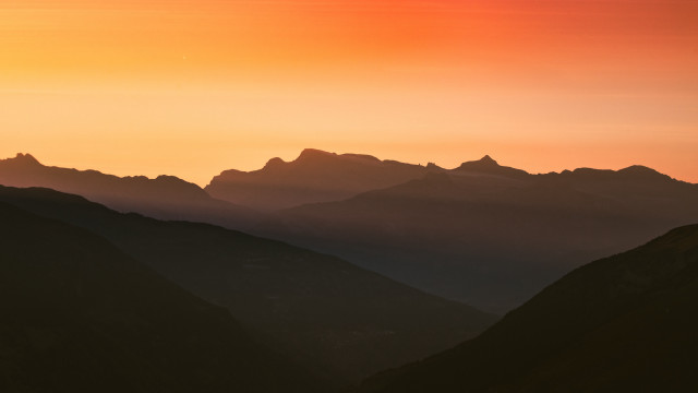 Bird mountain sunset clouds nature free wallpaper for desktop - medium preview image