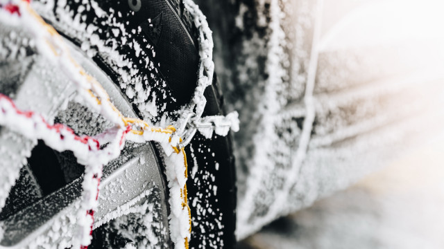 Snowy car tire winter blur free wallpaper for desktop - medium preview image