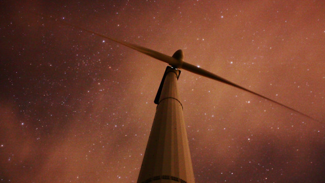 Wind turbine night sky stars free wallpaper for desktop - medium preview image