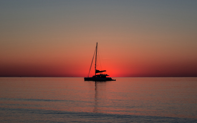 Boat sailing sunset horizon dawn free wallpaper for desktop - medium preview image