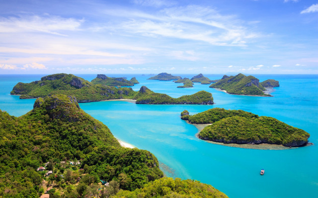 Small islands boat beach sky free wallpaper for desktop - medium preview image