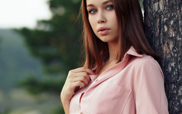 Woman pink shirt tree portrait free wallpaper for desktop - medium preview image