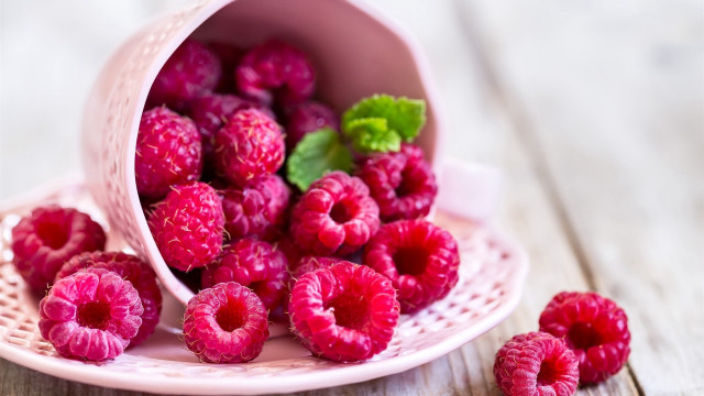 Raspberries mint food berry flower free wallpaper for desktop - medium preview image