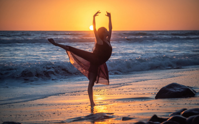 Woman dancing beach sunset arabesque #2 free wallpaper for desktop - medium preview image
