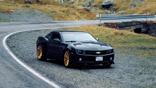 Black car gold rims road free wallpaper for desktop - medium preview image
