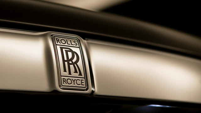 Rolls royce badge black white free wallpaper for desktop - medium preview image