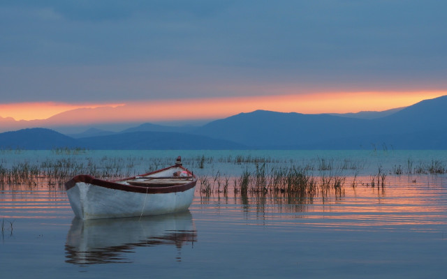 Boat lake cloudy sunset mountains free wallpaper for desktop - medium preview image