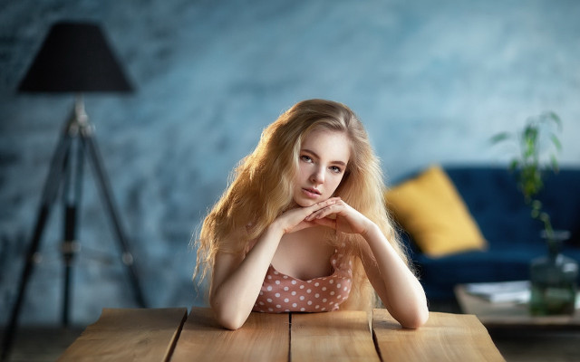 Serious woman portrait blonde bokeh free wallpaper for desktop - medium preview image