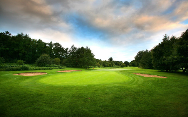 Green golf course hole cloudy free wallpaper for desktop - medium preview image
