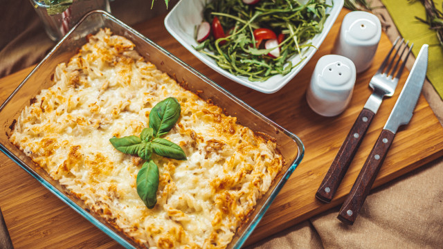 Casserole green garnish salad bowl free wallpaper for desktop - medium preview image