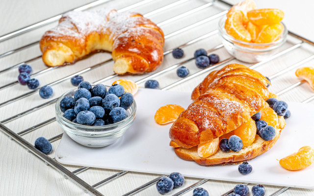 Blueberry orange pastry cooling rack free wallpaper for desktop - medium preview image