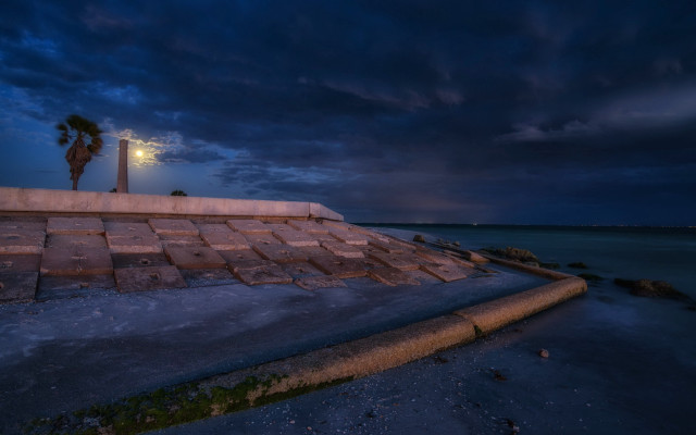 Street light water night cloudy free wallpaper for desktop - medium preview image