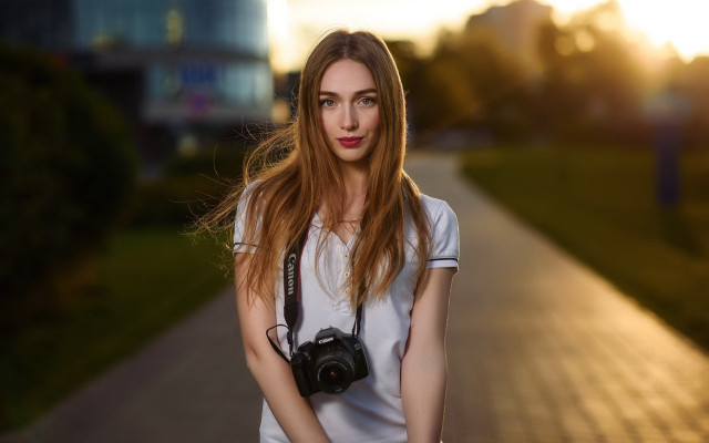 Woman camera sunset city portrait #2 free wallpaper for desktop - medium preview image