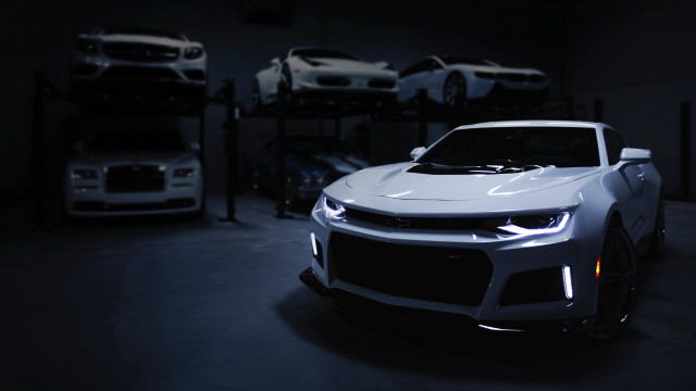 White car garage background tilt free wallpaper for desktop - medium preview image