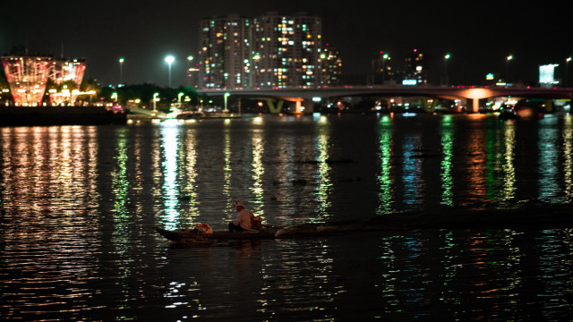 Night cityscape reflection ferris wheel free wallpaper for desktop - medium preview image