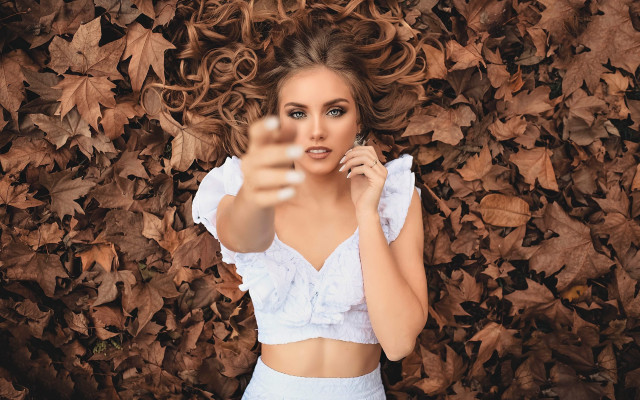 Woman crop top pointing phone free wallpaper for desktop - medium preview image