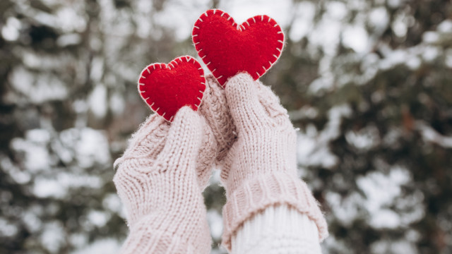 Hands hearts snow romantic bokeh free wallpaper for desktop - medium preview image