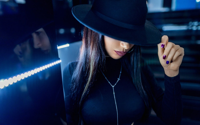 Woman black hat black shirt free wallpaper for desktop - medium preview image