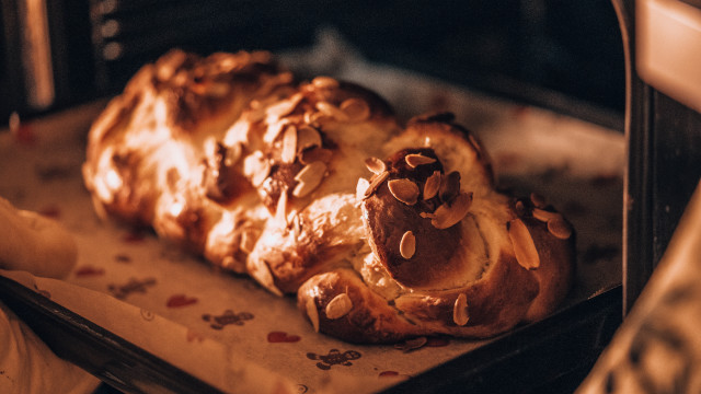 Bread nuts oven glove heinen free wallpaper for desktop - medium preview image