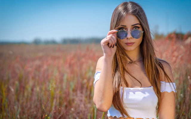 Woman white top field sunglasses free wallpaper for desktop - medium preview image