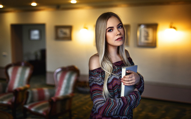 Woman portrait blonde blue eyes free wallpaper for desktop - medium preview image