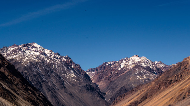 Mountain range snow top blue free wallpaper for desktop - medium preview image