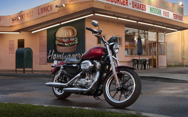 Red motorcycle hamburger restaurant dusk free wallpaper for desktop - medium preview image