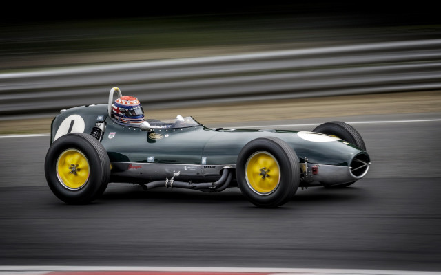 Vintage racecar helmet yellowrim motionblur free wallpaper for desktop - medium preview image