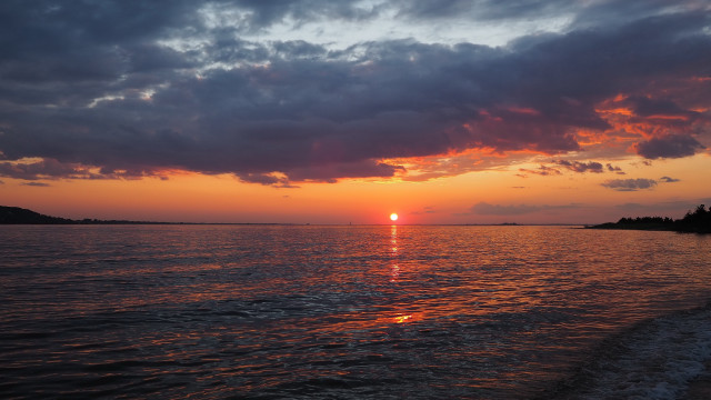 Sunset water boat clouds cityscape free wallpaper for desktop - medium preview image