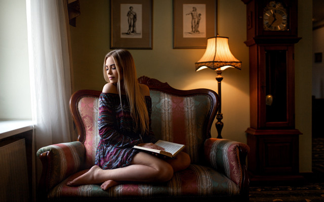 Woman sitting reading book lamp free wallpaper for desktop - medium preview image