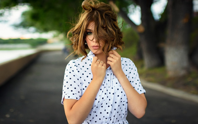 Arabella rankin polka dot shirt free wallpaper for desktop - medium preview image