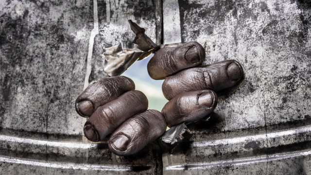 Metal leaf hole siqueiros oil free wallpaper for desktop - medium preview image