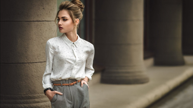 Elina karimova fashion polka dots free wallpaper for desktop - medium preview image