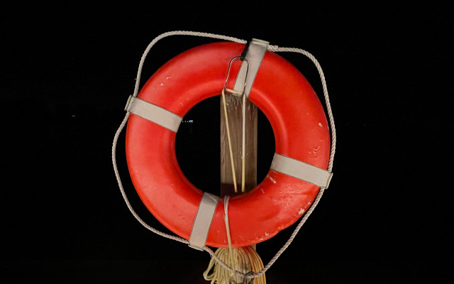 Life preserver rope wood photorealism free wallpaper for desktop - medium preview image
