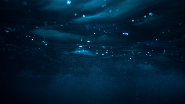 Dark blue ocean bubbles surfer free wallpaper for desktop - medium preview image
