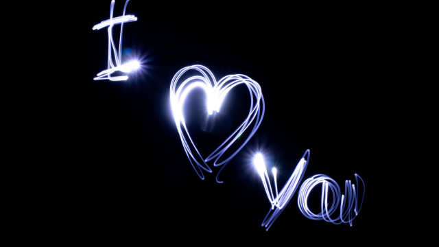 Lights love hologram dark heart free wallpaper for desktop - medium preview image