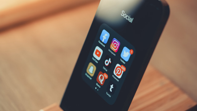 Cellphone wooden table automatistes technology free wallpaper for desktop - medium preview image