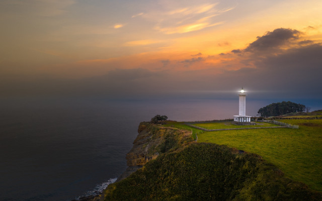 Lighthouse cliff ocean sunset cityscape free wallpaper for desktop - medium preview image