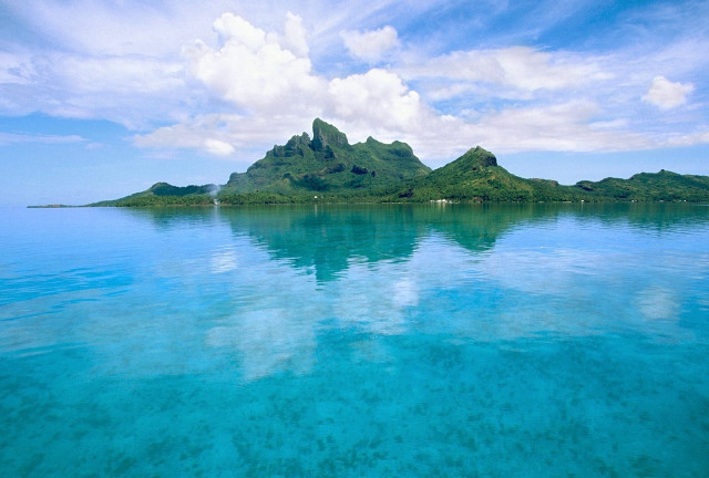 Small island water background clouds free wallpaper for desktop - medium preview image